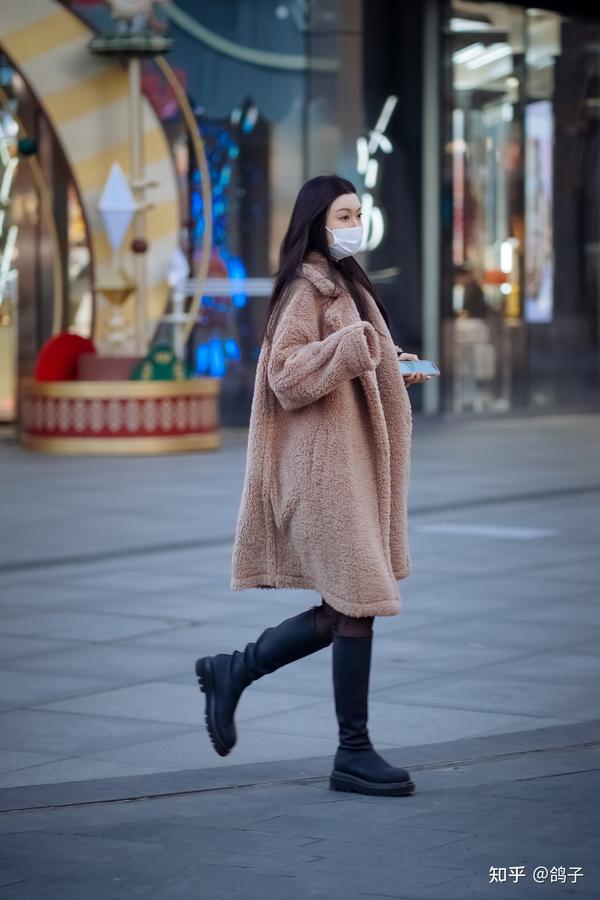 迪熊羊羔毛外套穿搭示范 实穿又百搭