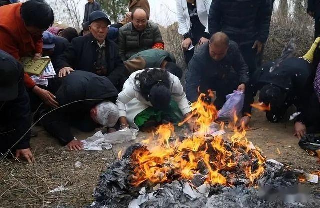 人去世后为何要烧纸？这几千年的习俗，当然不仅仅只是一种迷信 - 知乎