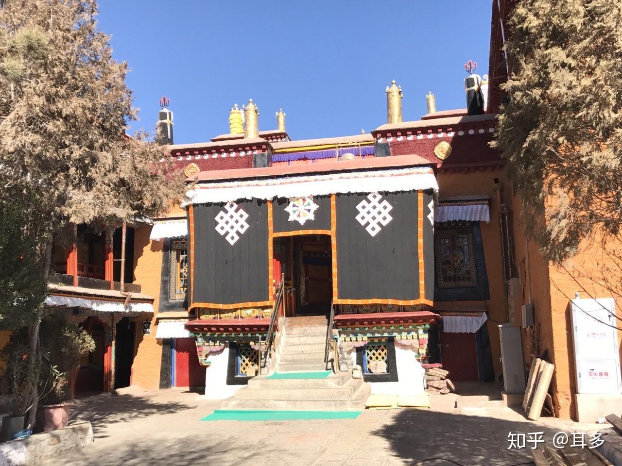 大昭寺被认为是拉萨的"城市精神中心"和西藏最神圣的寺庙.