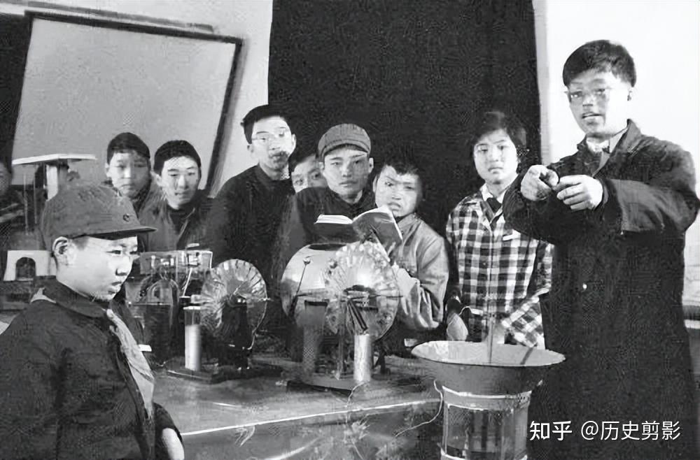 又到一年高考时:1977年恢复高考珍贵老照片,无数人的命运就此改变 - 知乎