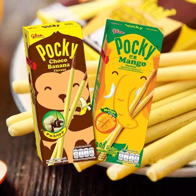 pocky的香蕉味是泰国特有,气味香甜不腻,细细的饼干棒裹着厚厚的牛奶