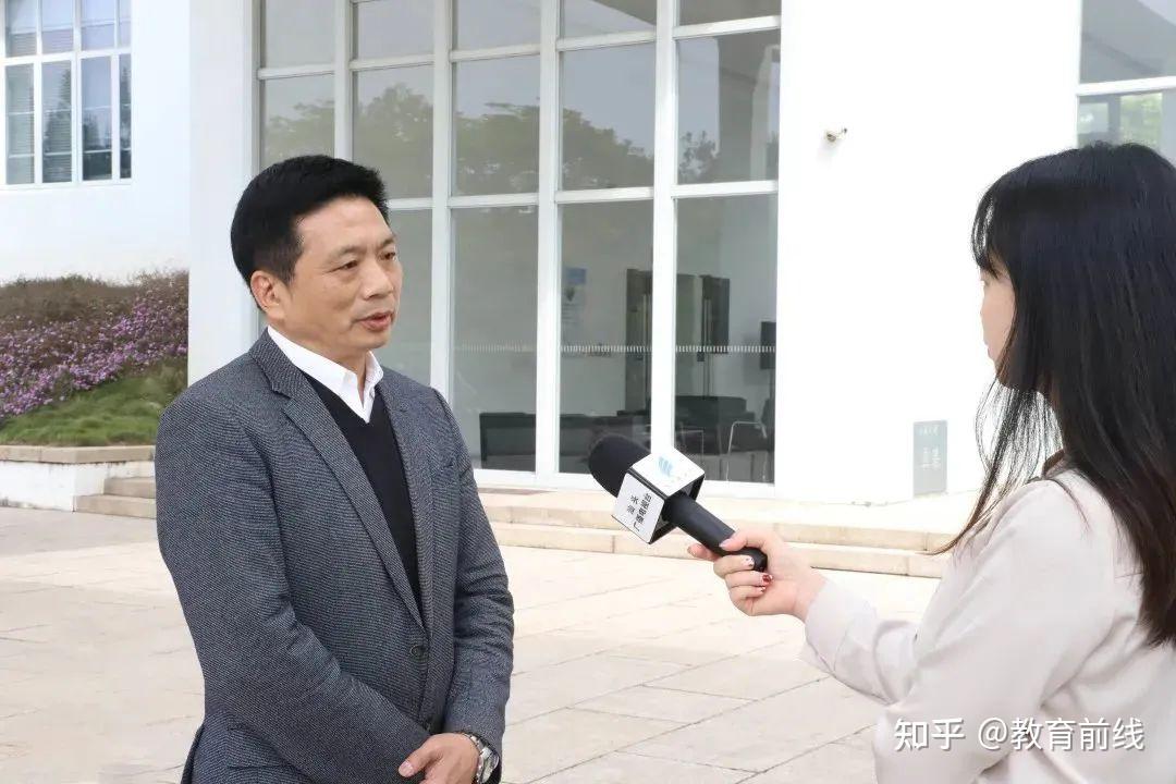 "文学院院长毛思慧提到,未来,文学院泰语专业的毕业生要求不单是能用