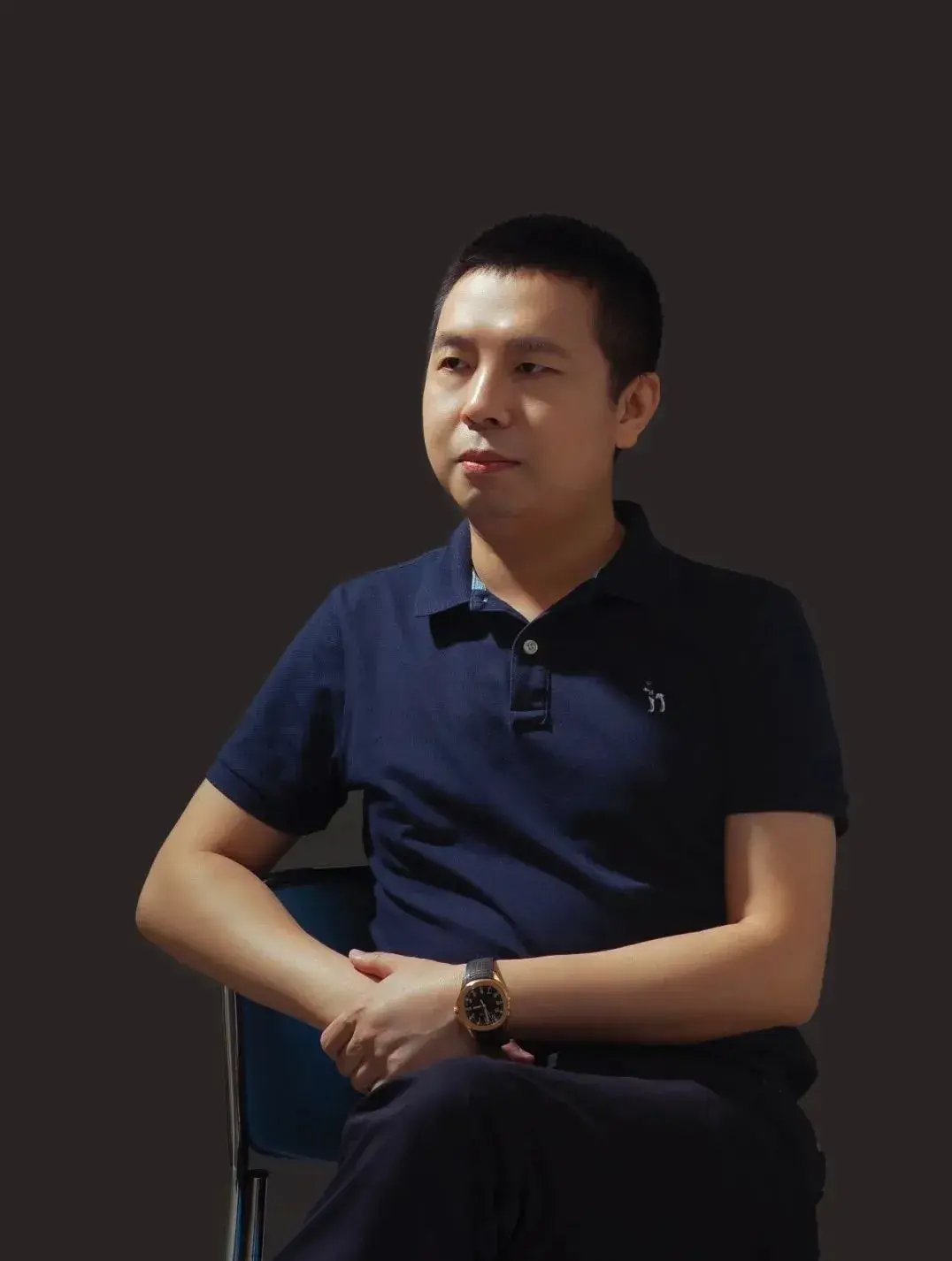 送得慧眼鉴书画后起之秀著名鉴定专家何纯