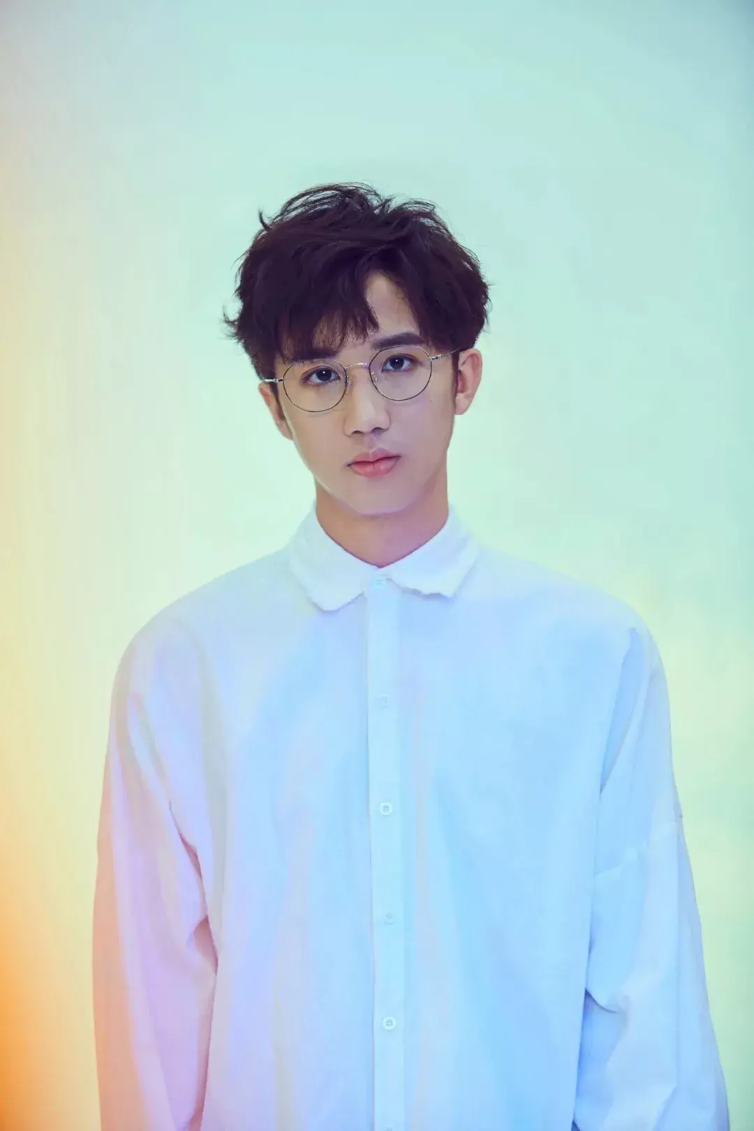 《鸽子》这首歌是徐秉龙演唱的歌曲,由林晨阳作词,作曲,于2017年2月24