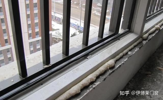 03 门窗填缝用水泥还是发泡胶?