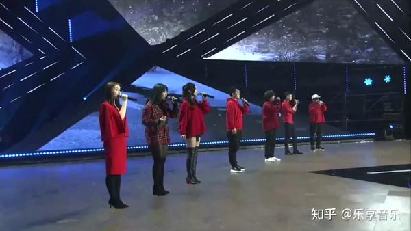 1987香港十大中文音乐典礼颁奖_大学生电影节颁奖典礼_2011年金球奖颁奖斯嘉丽典礼