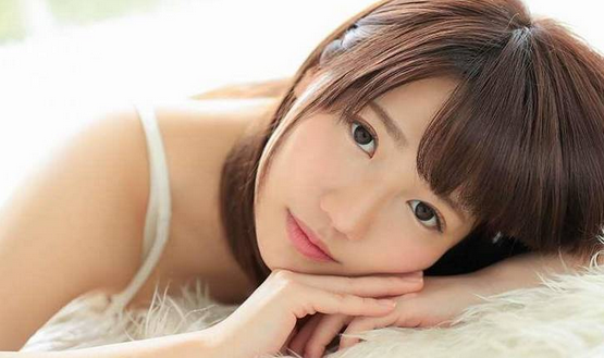 所以今天文案的第一句话就是夸这位菊川三叶很有偶像的架势理由无他