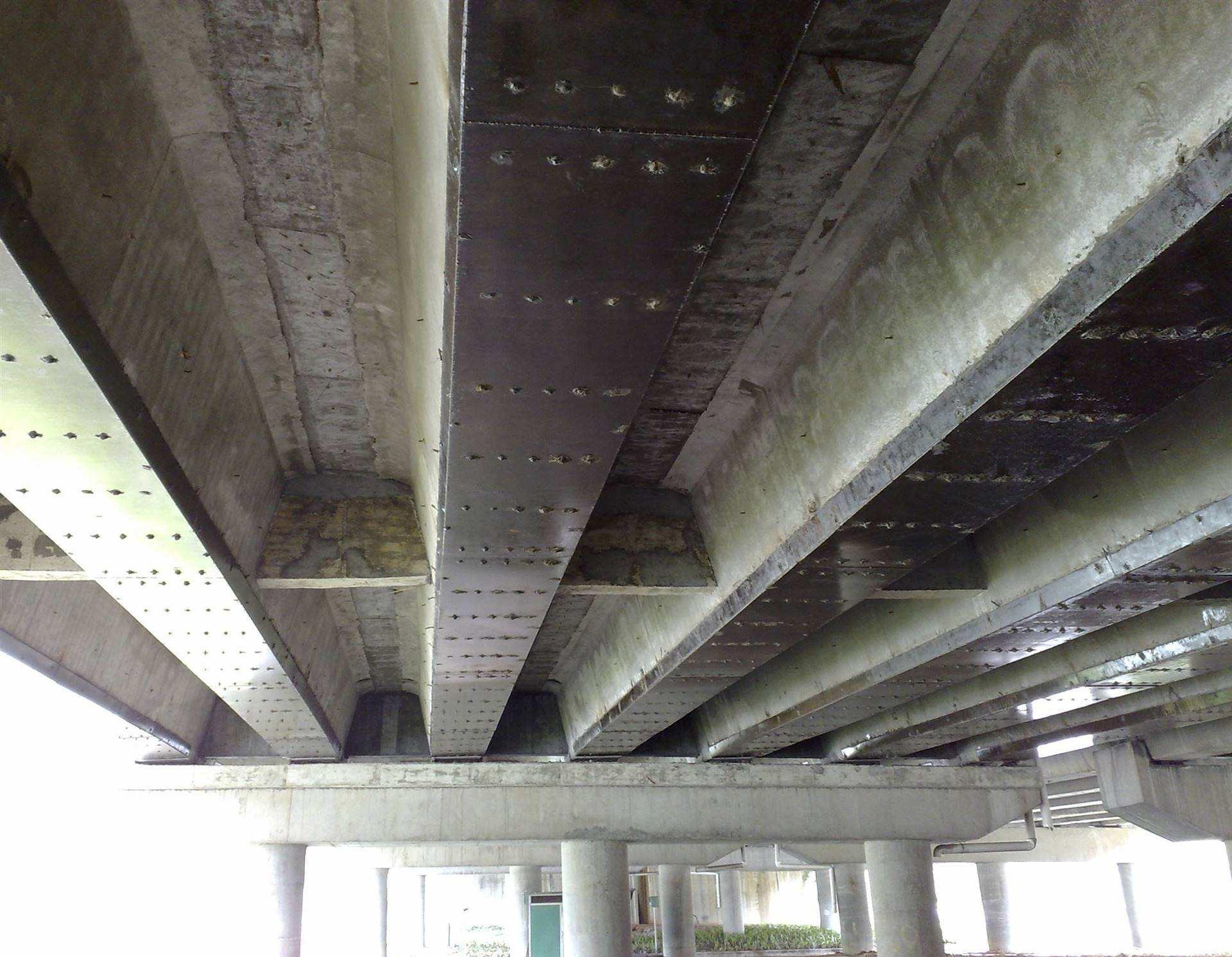 其中,干式外包钢加固是指钢筋混凝土构件采用外包型钢加固,当型钢和