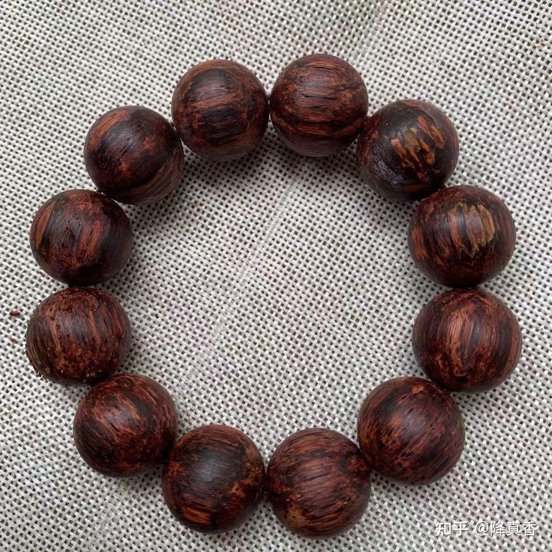 精品海南大叶降真香糖结紫油结霜黄金甲手串