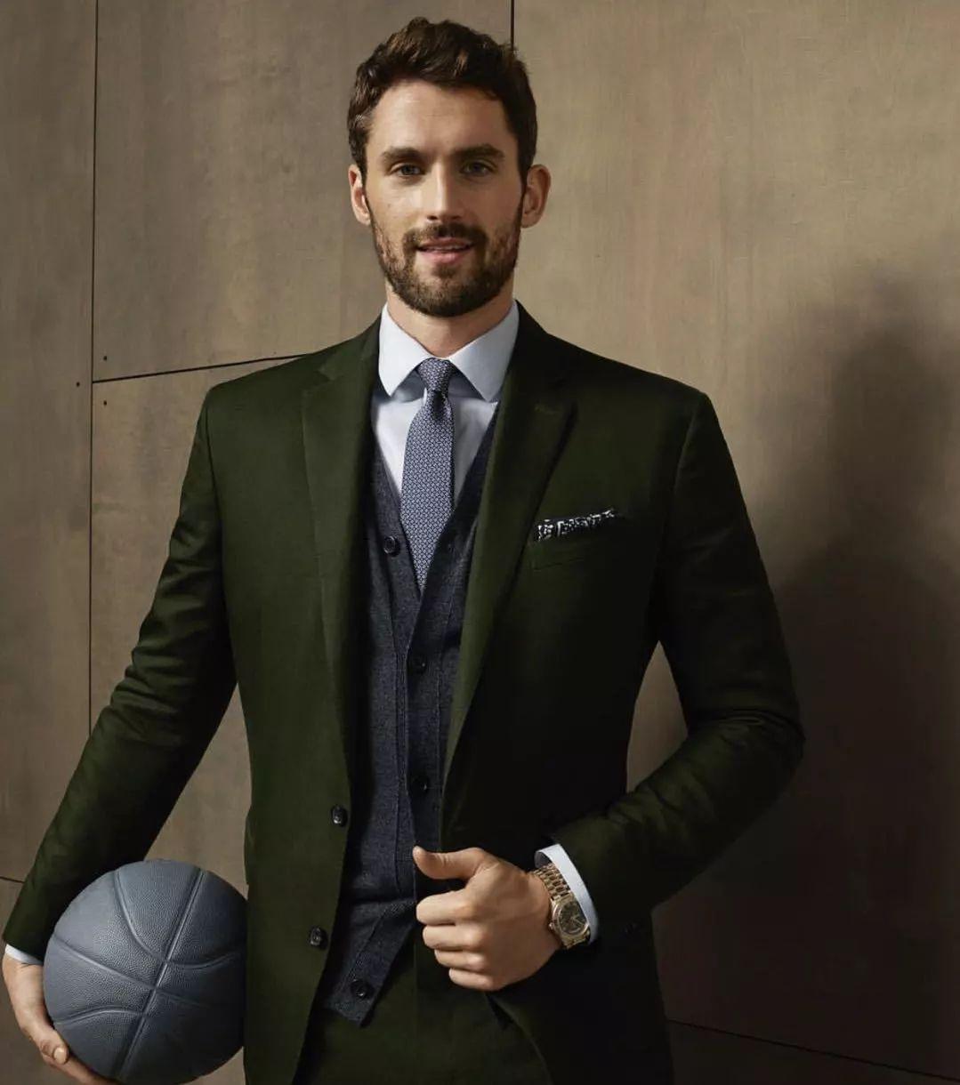 灰熊队钱德勒·帕森斯同样是31岁的帕森斯岁月的痕迹没有乐福那么明显