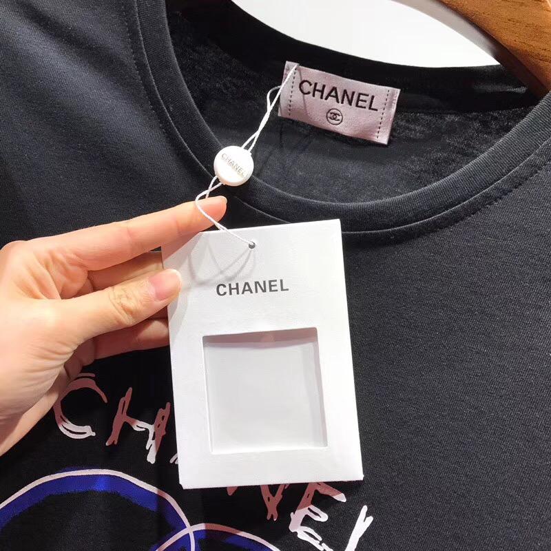 Chanel的衣服目前以中国的水平能仿出一模一
