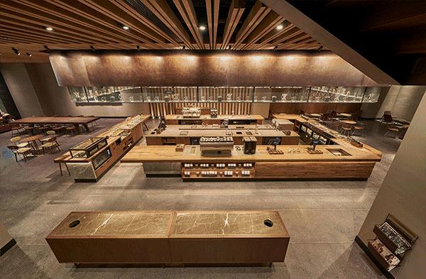 中岛吧台◆◆门口 starbucks 的英文 logo 采用的是背光剪影的