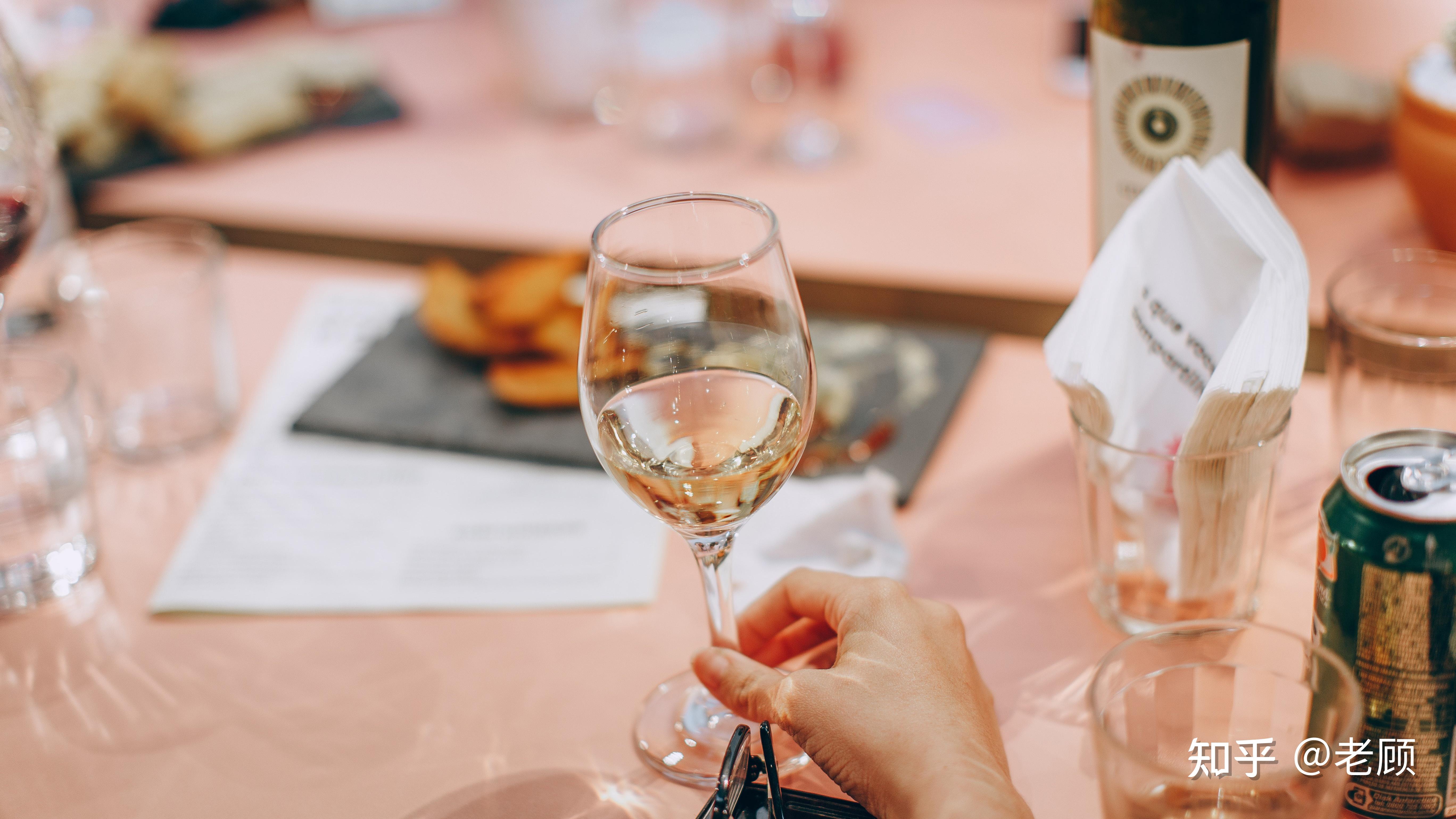 品酒步骤三尝味道如何根据口感判断葡萄酒品质