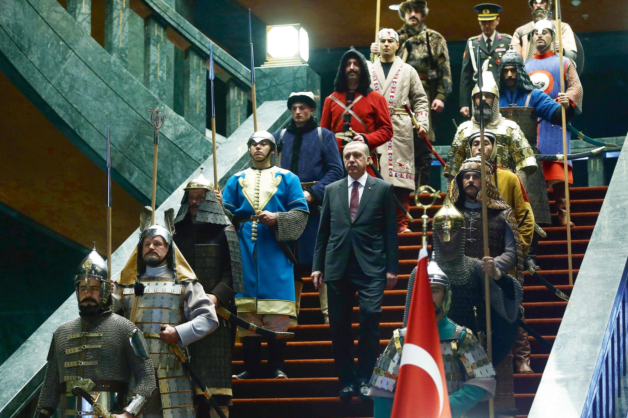 传统土耳其帽子的人 库存照片. 图片 包括有 阿拉伯人, 回教, 红色, 菲斯, 纵向, 方式, 伊斯兰 - 31601252