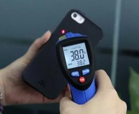 手机充电发烫是正常现象吗 v2-5ea09ce13c8004bc936437c46e880031_r.jpg