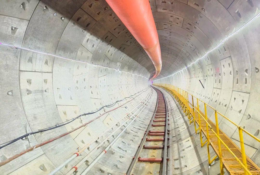 中铁二局长春轨道交通5号线六工区首个区间双线顺利贯通