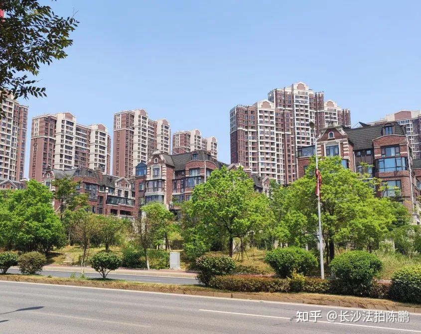 单价0.7,湘江边的大四房,绿地海外滩这是怎么了? - 知乎