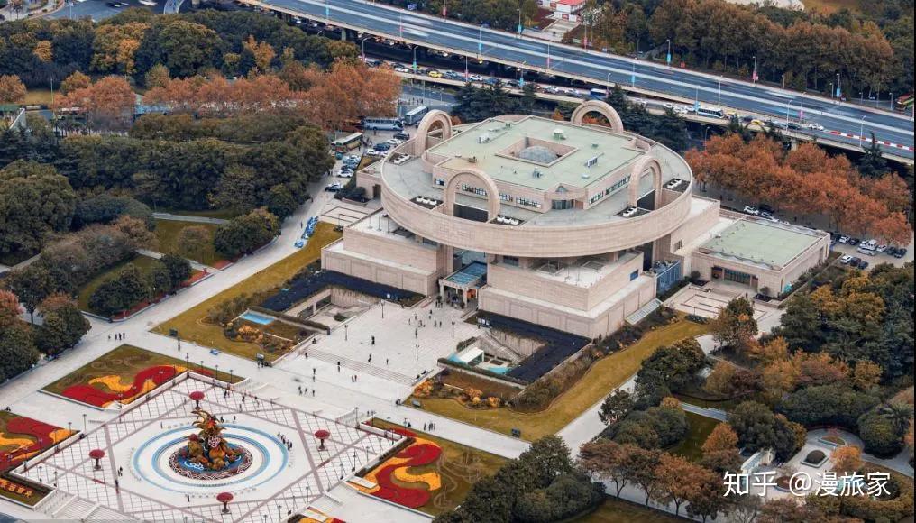 上海博物馆创建于1952年,现位于上海市中心人民广场的南侧黄浦区人民