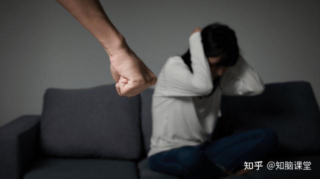 如何与病人相处而不冲突,因此从源头消除精神分裂症患者的暴力冲动