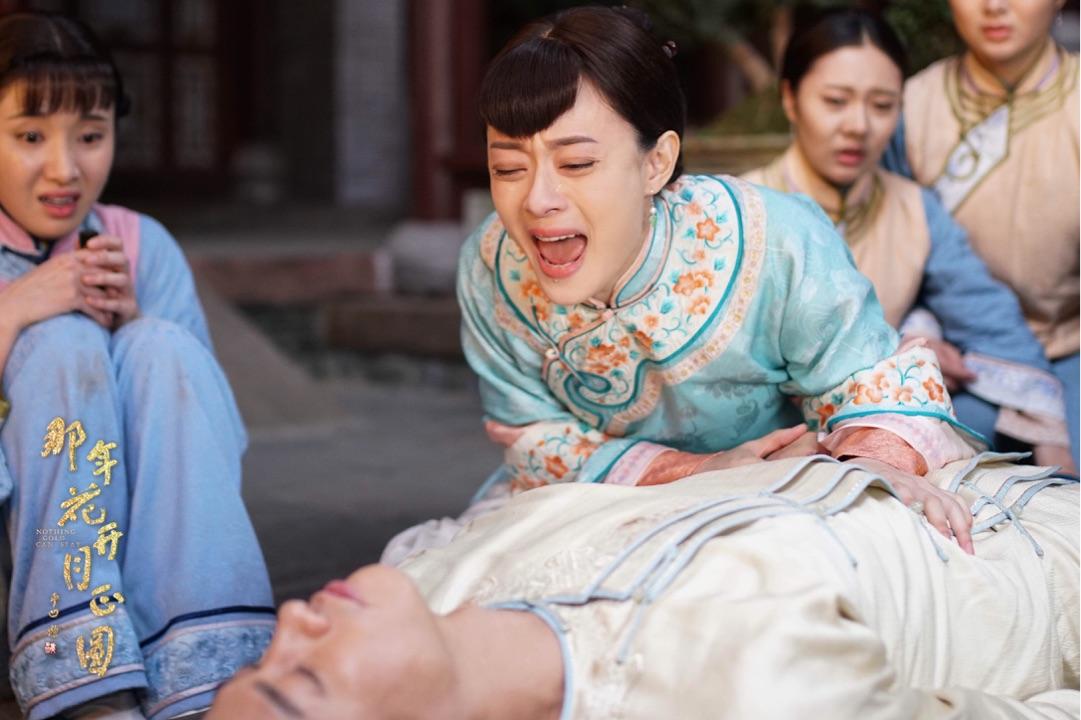 有哪些主要人物毫无征兆地突然死亡,导致剧情