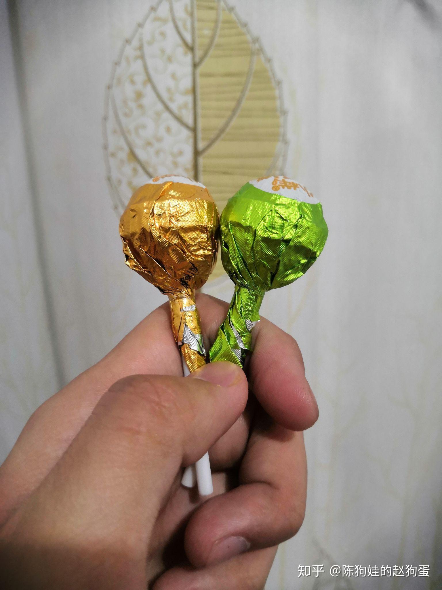 思绪一下子被拉回很小很小的时候. 望着柜台上的棒棒糖咽口水. 很懂