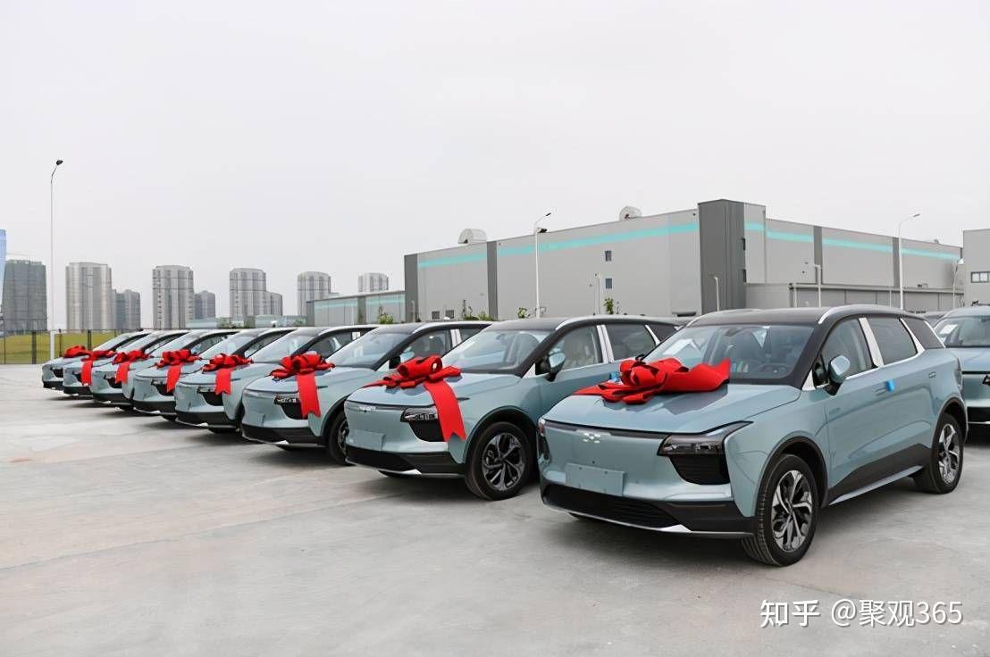 据悉,该服务有多款蔚来车型可选,可定制专属婚车车队,专属驾享专员