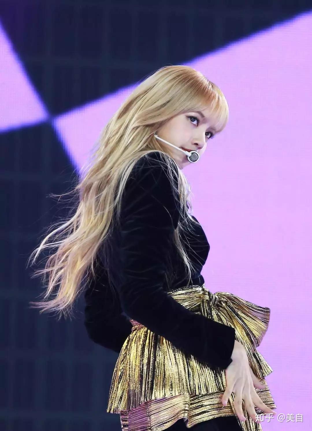 颜值太高,都能成功hold住,其实看看下图中lisa的黄色头发, 真心觉得她