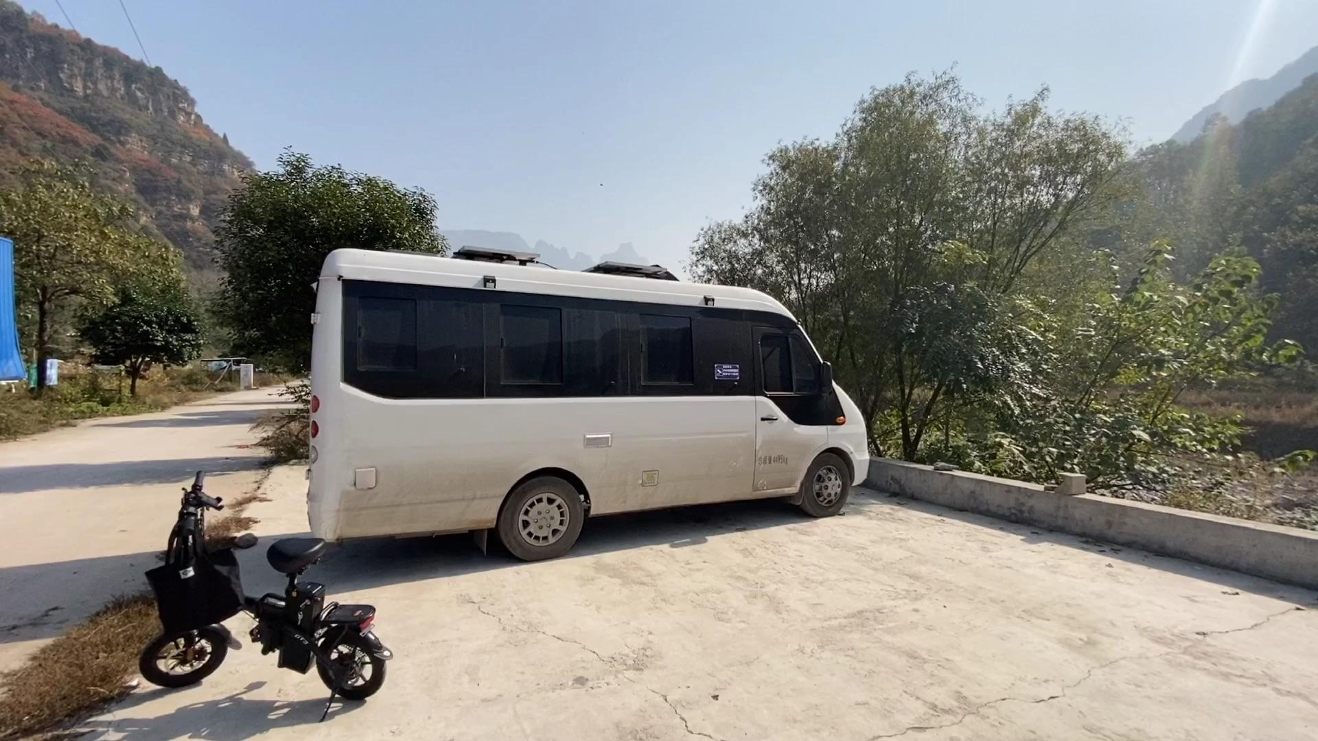 探秘荒废拆迁老宅院最后竟然发现有人居住