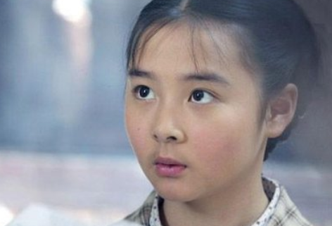 此外,他还出色地演绎了夏玉书小时候的模样,令观众入迷.