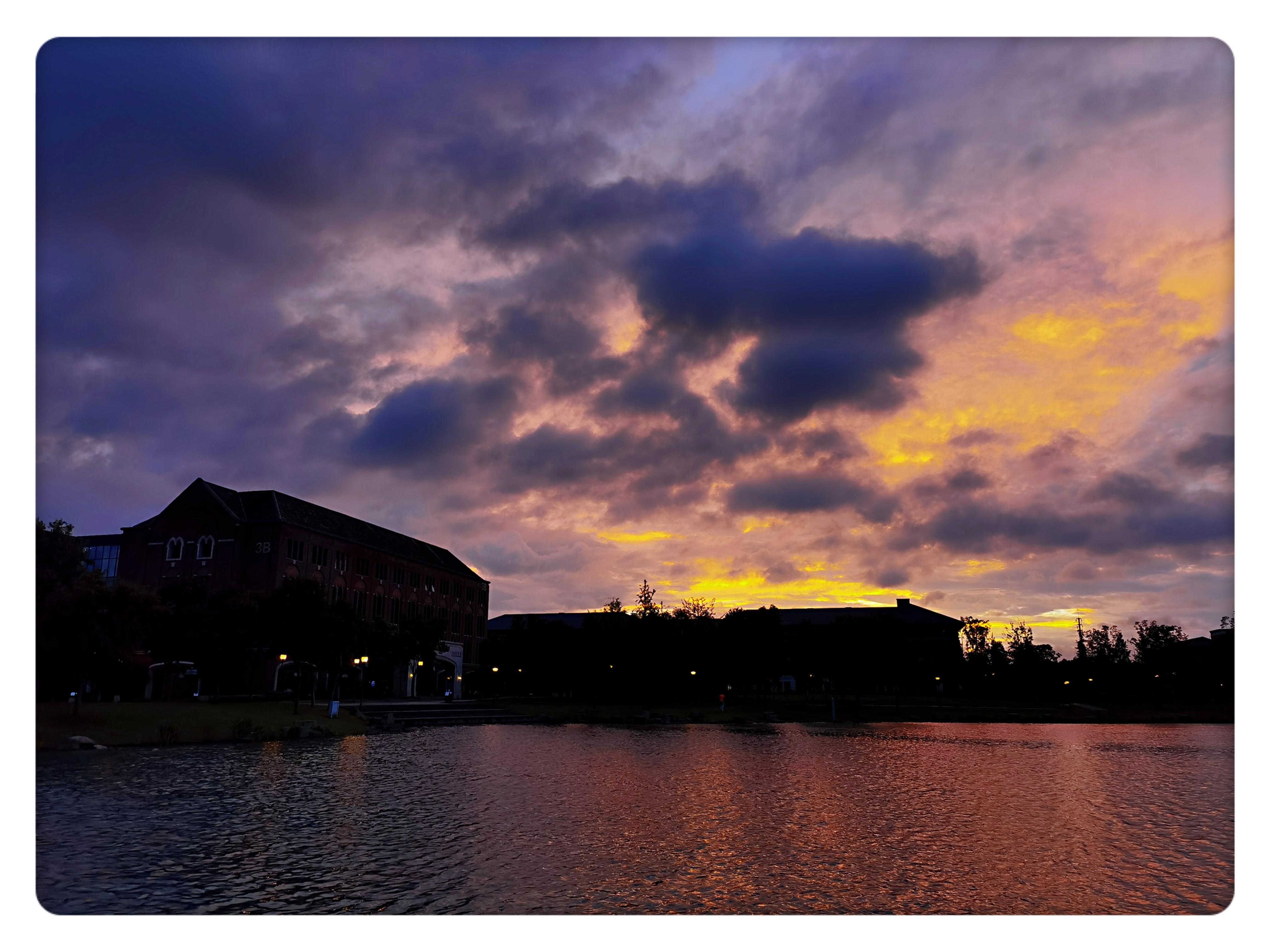 夕阳下最美的浙大海宁国际校区