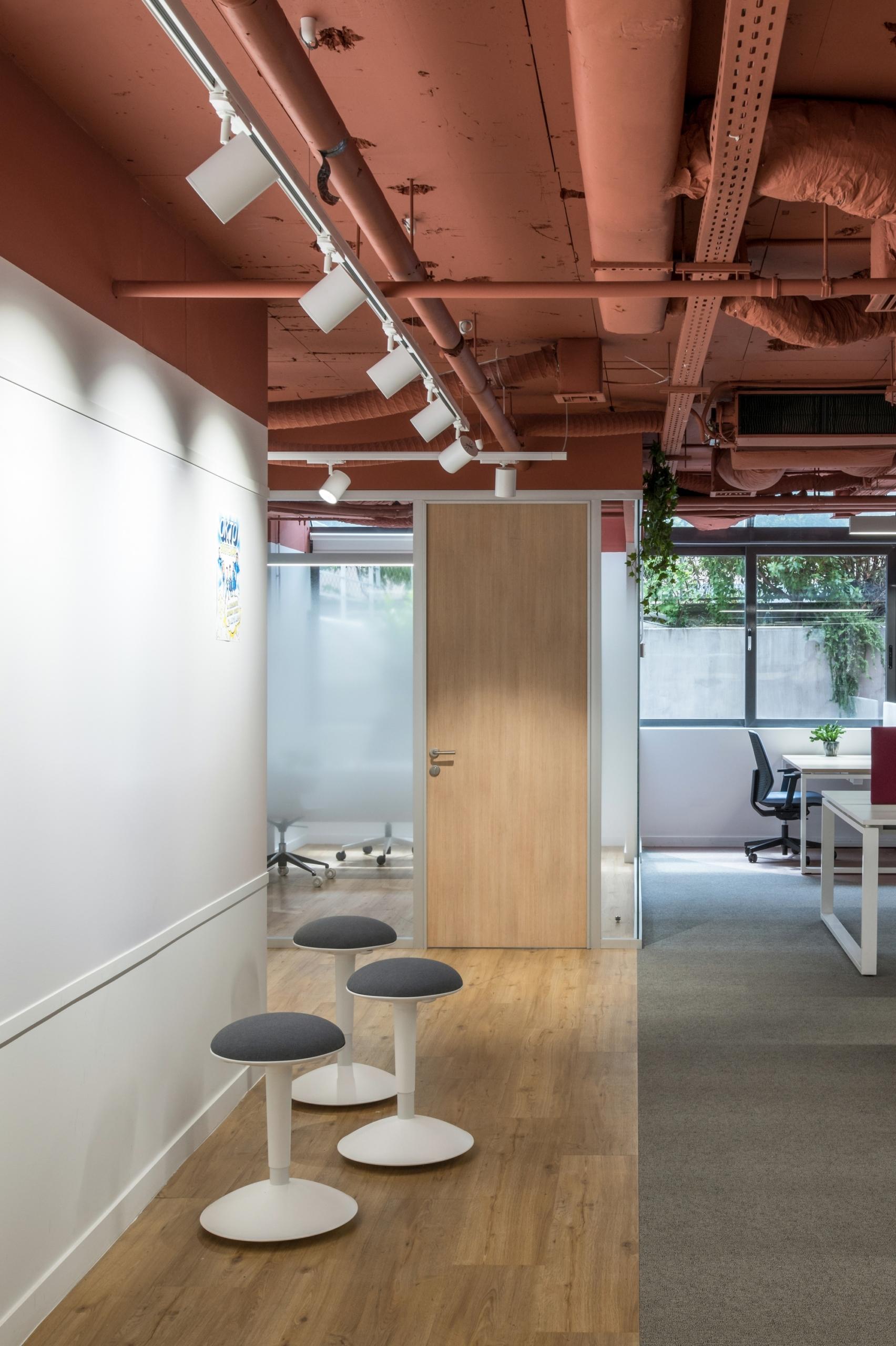 简单个性化的办公室装修设计图