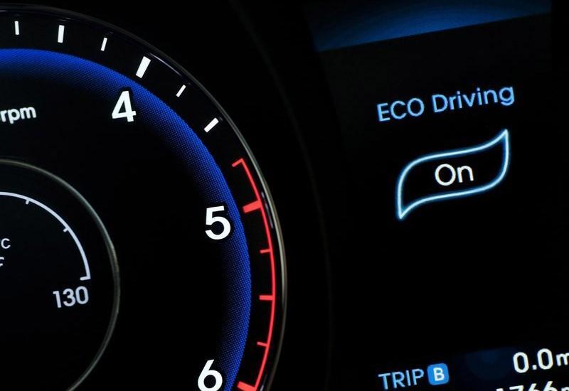 eco模式就是汽车上的经济/节能模式,eco是ecology(环保),conservation