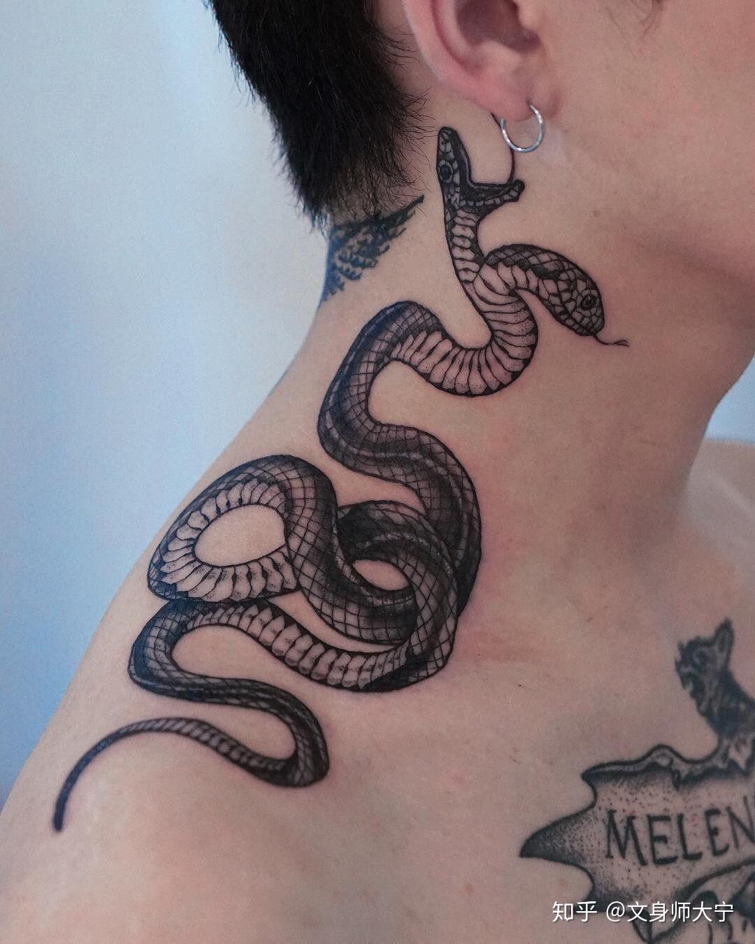 脖子上纹什么图案好看