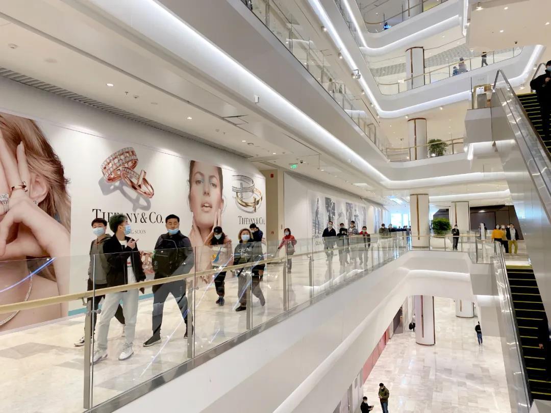 是品牌效应还是市场红利？斥资33亿，沉寂8年的武汉恒隆到底凭借什么商业设计“出圈”？ - 知乎