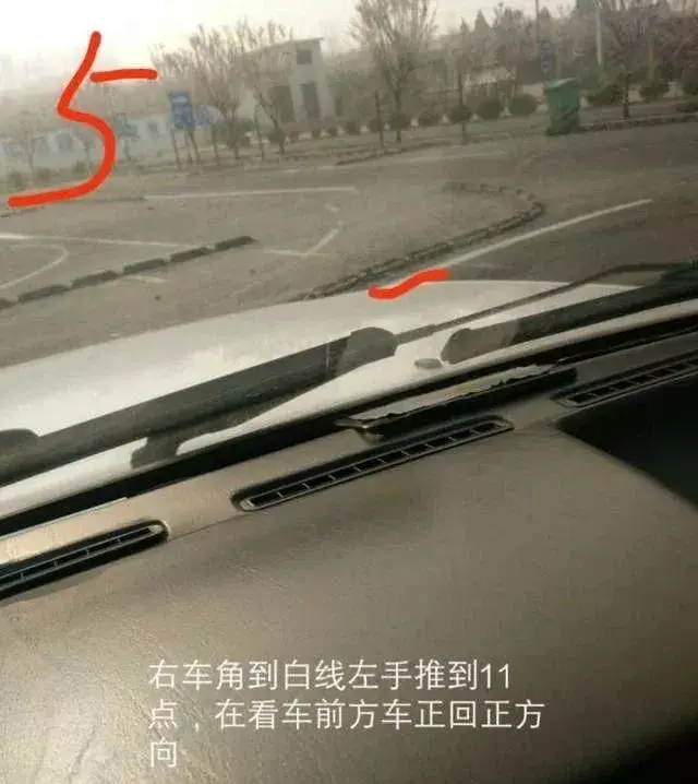 讓左車角在白線上行駛,左車角,碰左線回正方向前進,左車角碰線,向左打