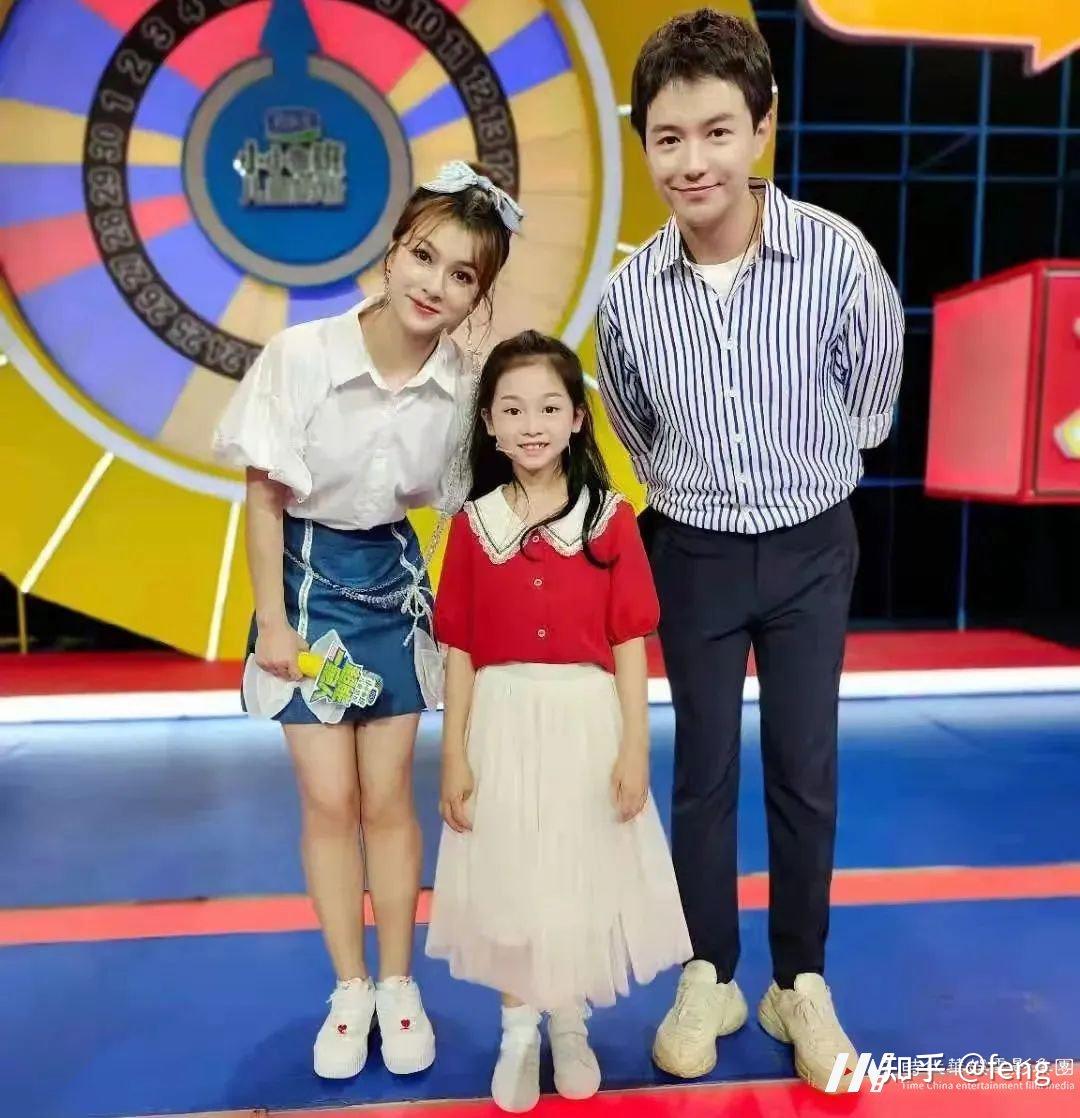 《超能一家人》主持人蜻蜓,e哥,八哥金鹰卡通常规节目《超能一家人》