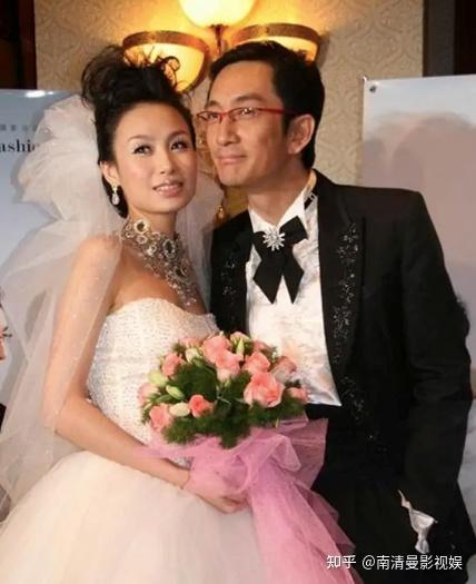吴启华肩负着养育重任,女儿上学费用高,如今他虽然有影视作品在继续