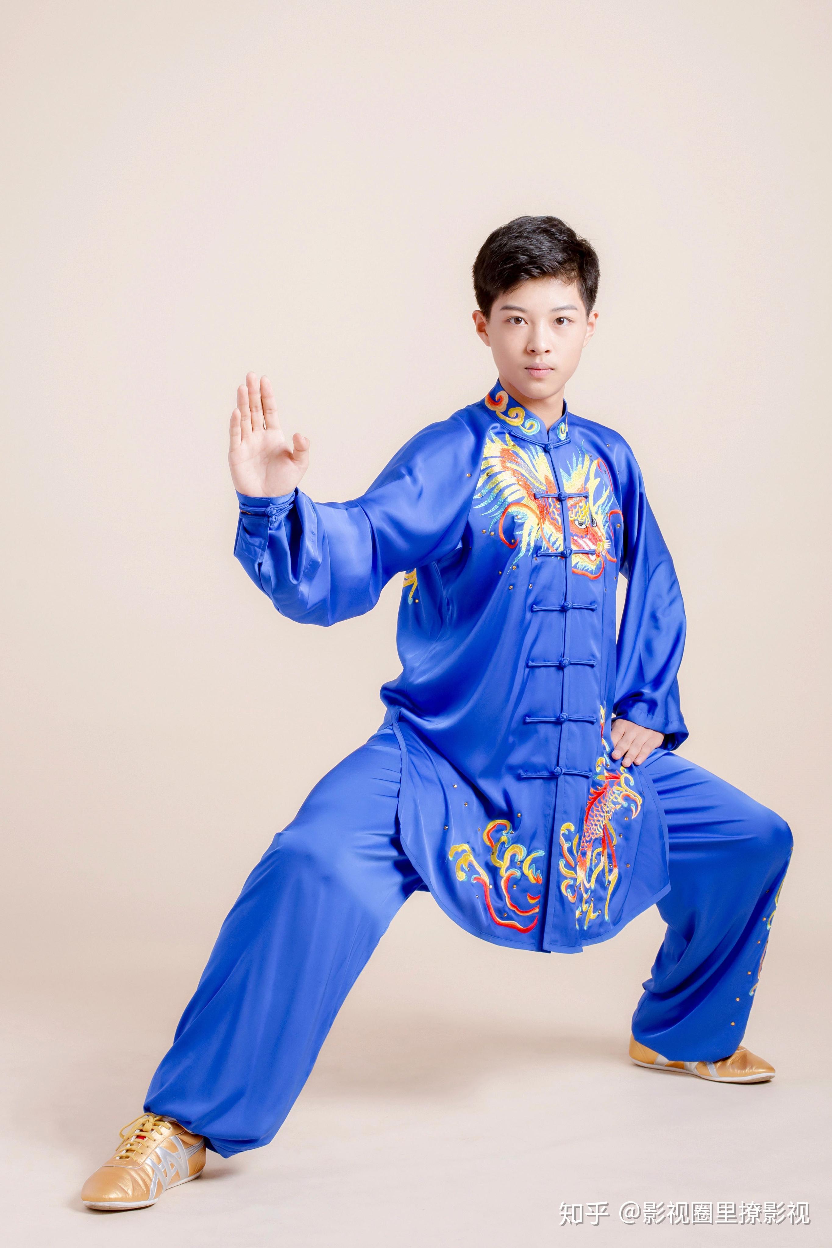 八极拳传人演员谷文泽武术动作行云流水张张爆表