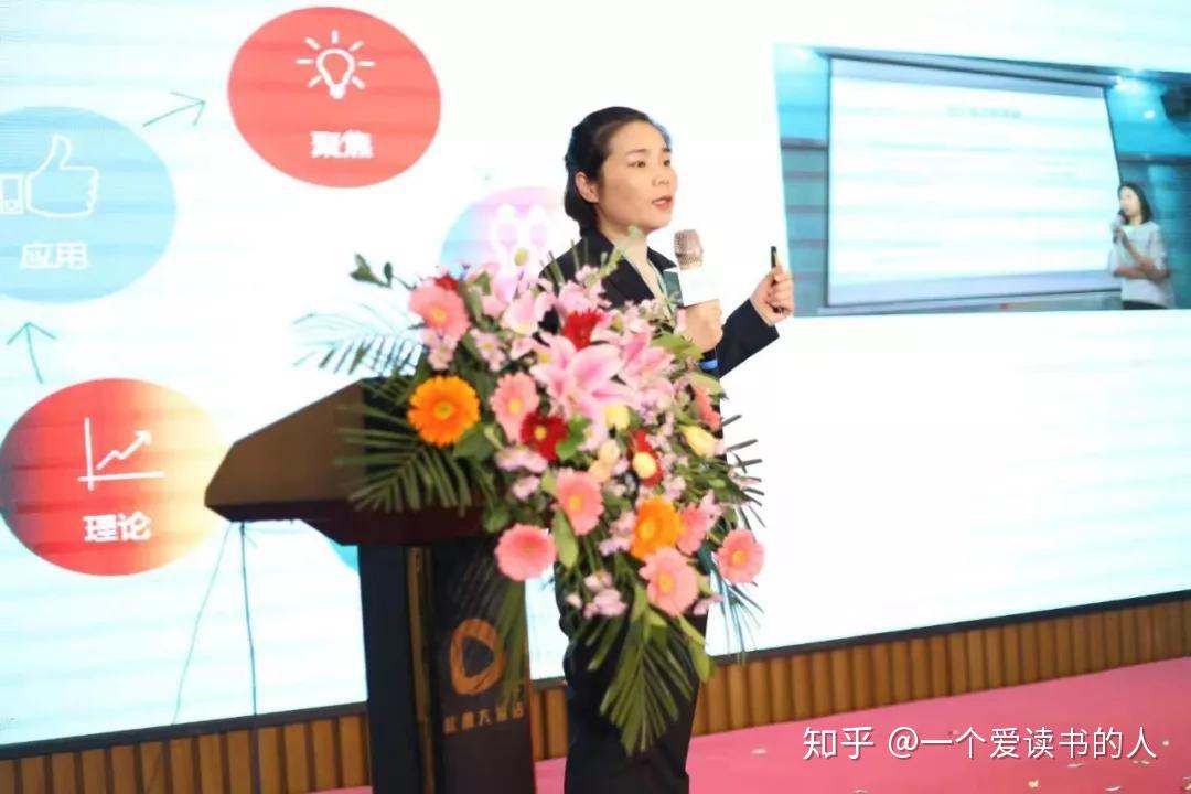 图:江西高安店冷丽霞破茧的痛苦让人难以忍受,所以成蝶的喜悦也只能