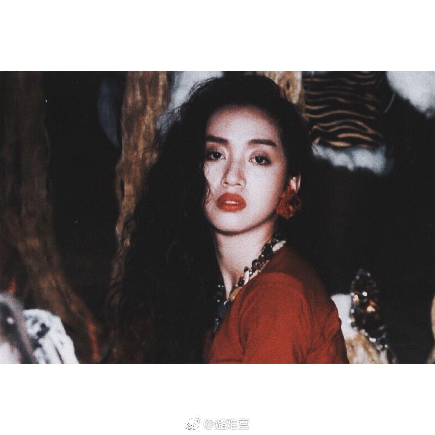 有哪些好听的粤语歌,推荐一下,谢谢?还有民谣