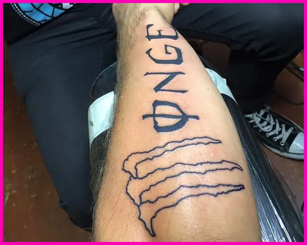 这群愣逼为啥要把魔爪logo纹在身上