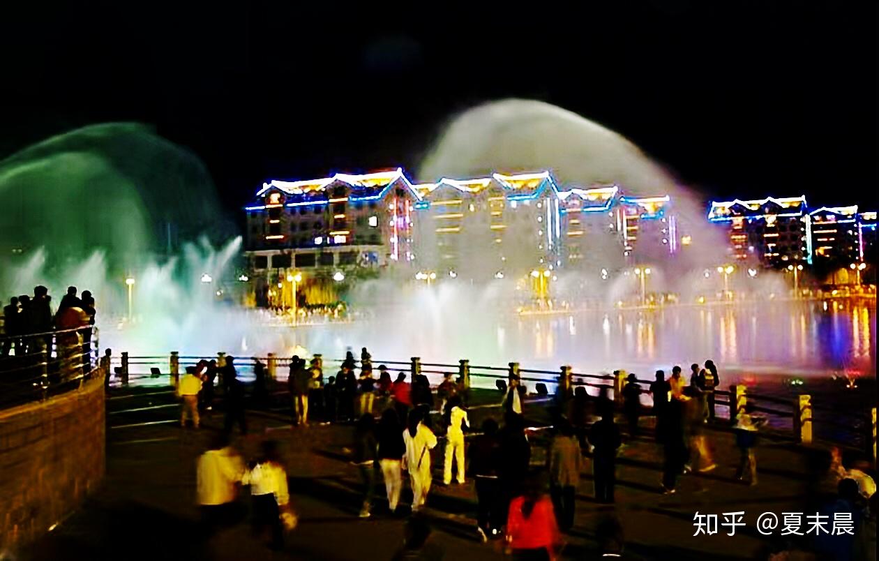 城门楼民族广场水幕电影桓仁travel晚安民宿位于县中心,前有章樾公园