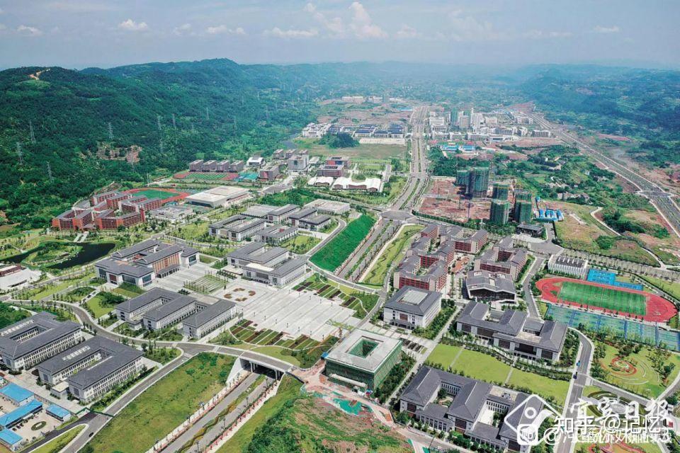 四川輕化工大學的校區含3個 自貢匯東校區(匯南,匯北),自貢李白河校區