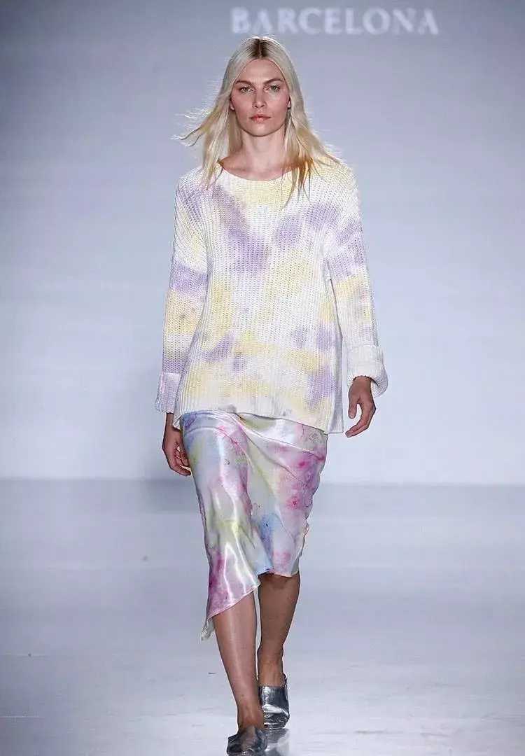 包豪斯扎染艺术2020年春夏流行服装设计主题