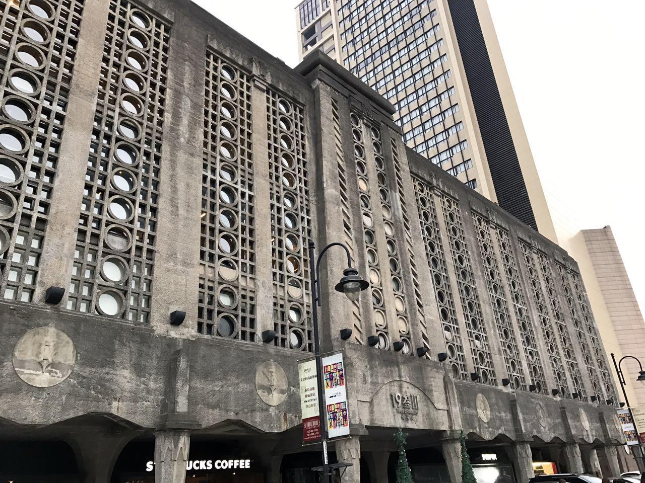 1933老场坊,曾经的屠宰场,现在是类似创意工坊的地方,很文艺的场所.