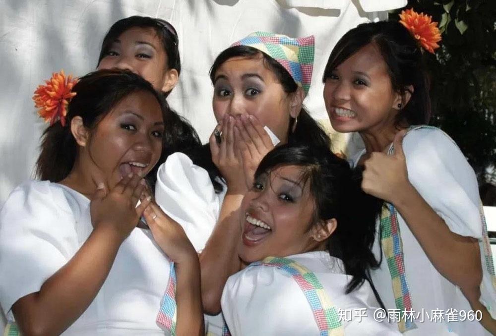 从长相来说,菲律宾女孩总体上比中国女孩要黑一些,当然我指的是邻家