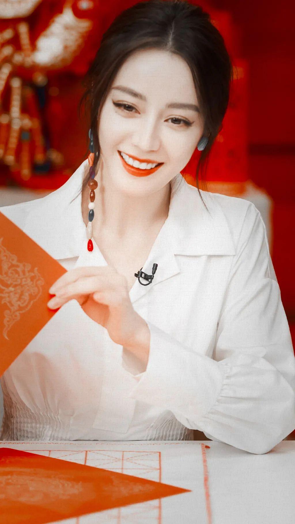 迪丽热巴壁纸坠落的纱丽让少女绽放燃烧的曼陀让情怀炽热