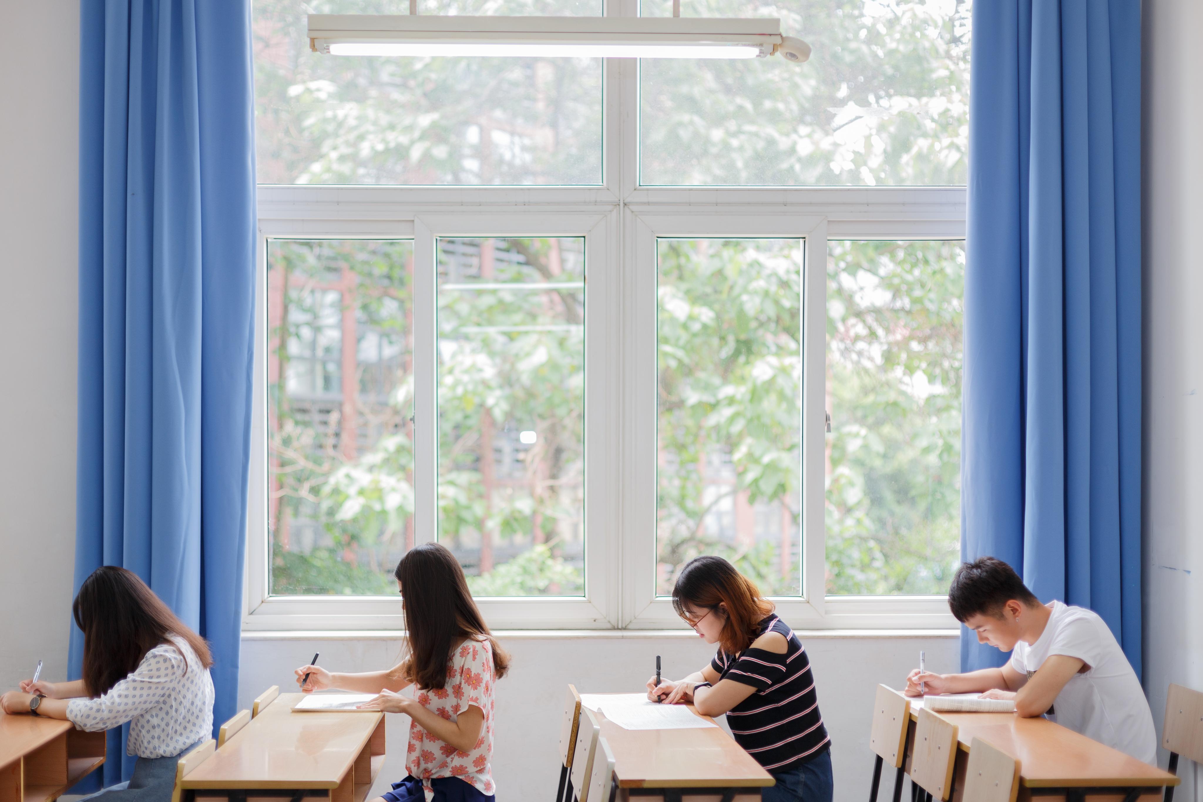 如何睡眠时间少而精力充沛学生 v2-60efcfe44e95b1786198427d4e1f8951_r.jpg