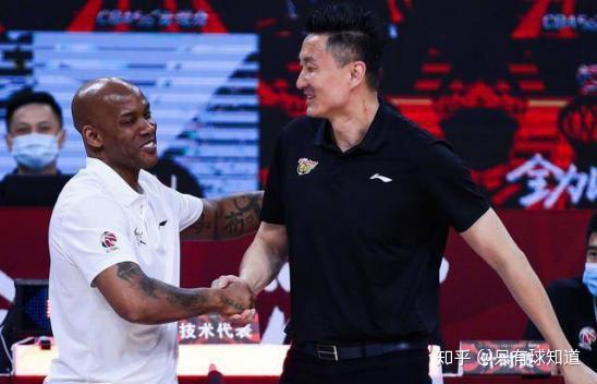 马布里杜锋再相遇昔日过节已成过眼云烟场边一笑泯恩仇