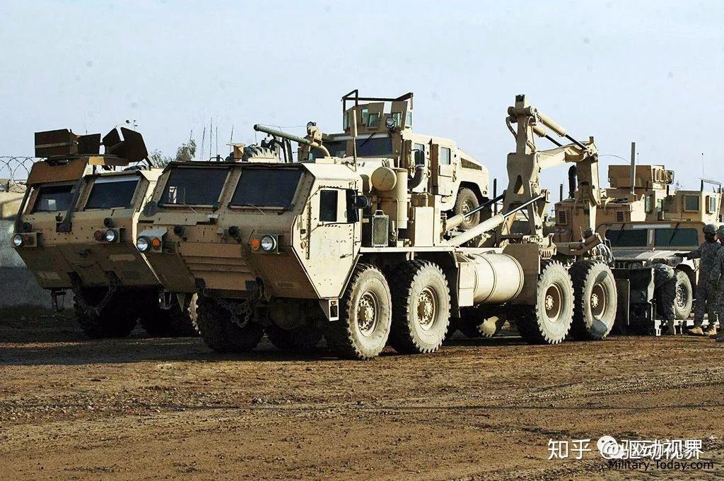 卡车,而整车外形却令人容易联想起"白杨-m"战略导弹系统的mzkt-79221